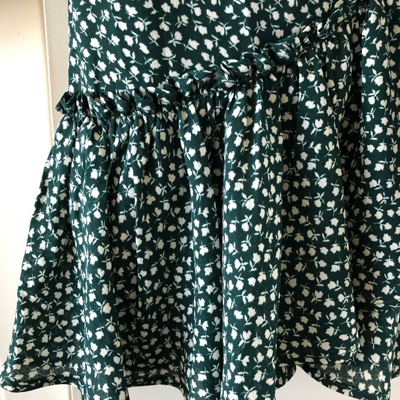 Forever 21 Green wrap dress 💚 - Picture 4 of 6